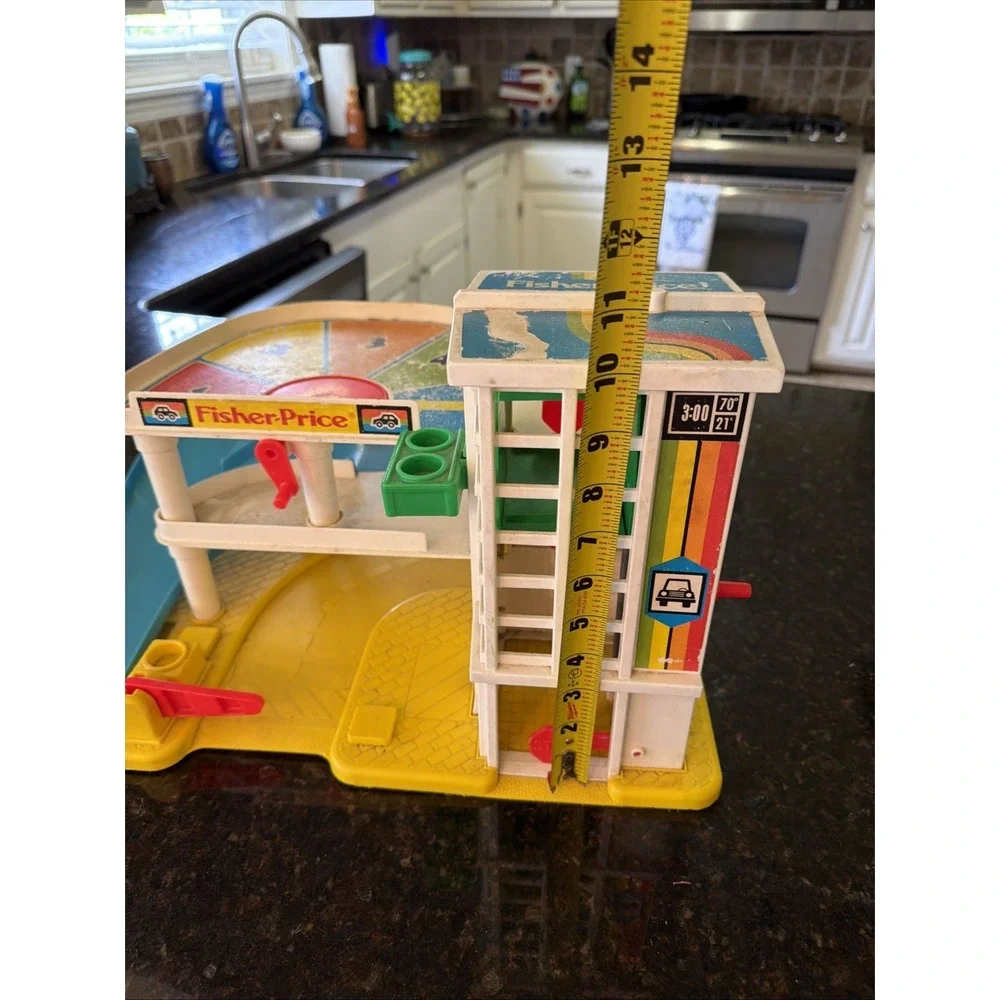 Vintage Fisher Price Little People 1987 Family Parking Ramp Service Garage 2504